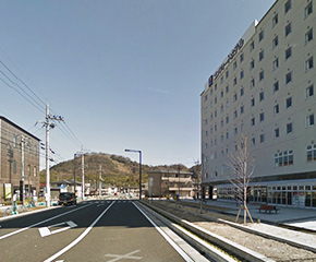 コンフォートホテルを右側に直進つきあたりを左折して県道518号線へ